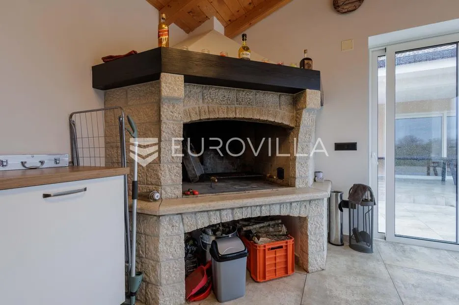 istra, labin, moderna vila i veliko građevinsko zemljište - slika 26
