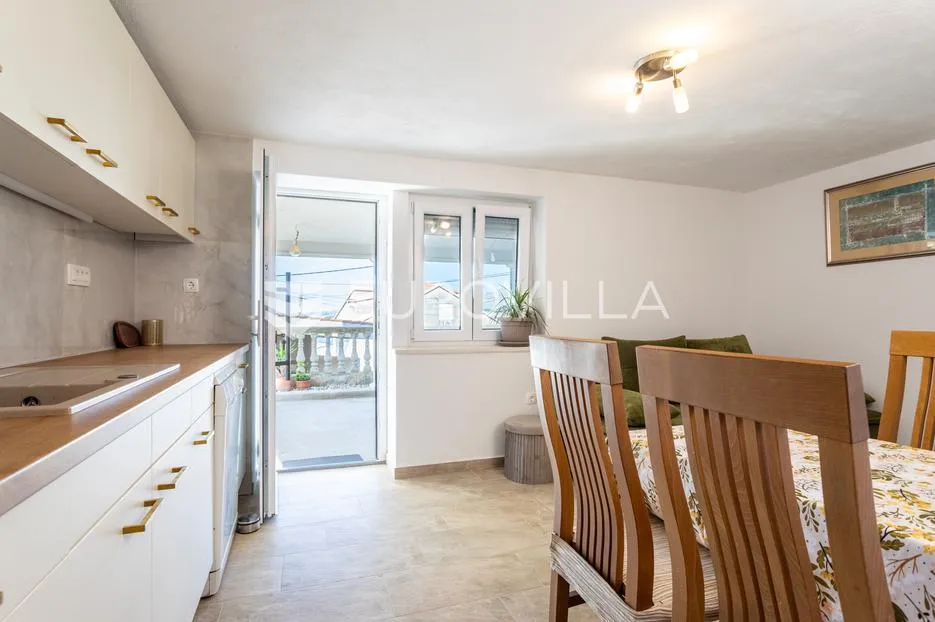 čiovo, okrug gornji, trosoban stan sa studio apartmanom, vrtom i pogledom na more - slika 16