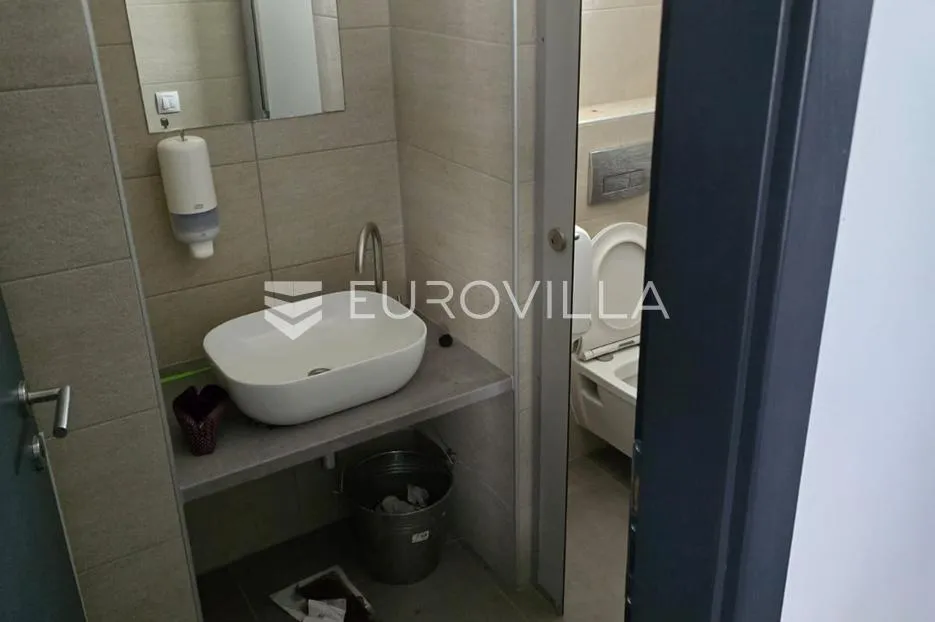 ivanić grad proizvodno skladišni prostor hala 514m2 na zemljištu 4163m2 - slika 14