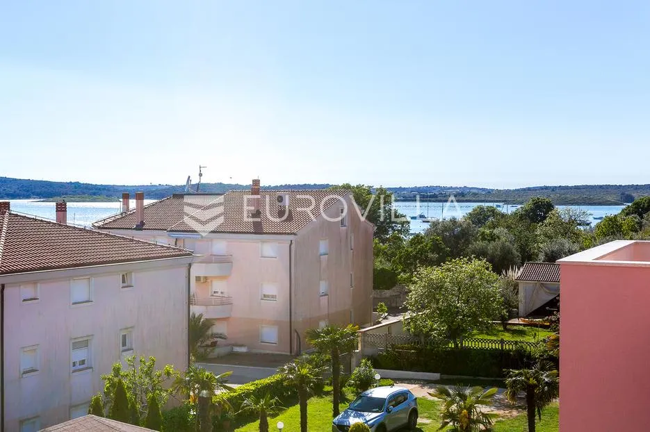 istra, medulin, velika samostojeća kuća sa 7 apartmana 100 m od mora - slika 37