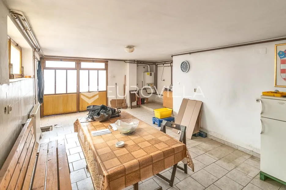 zagreb, vukomerec obiteljska kuća na tri etaže nkp 360 m2 - slika 8