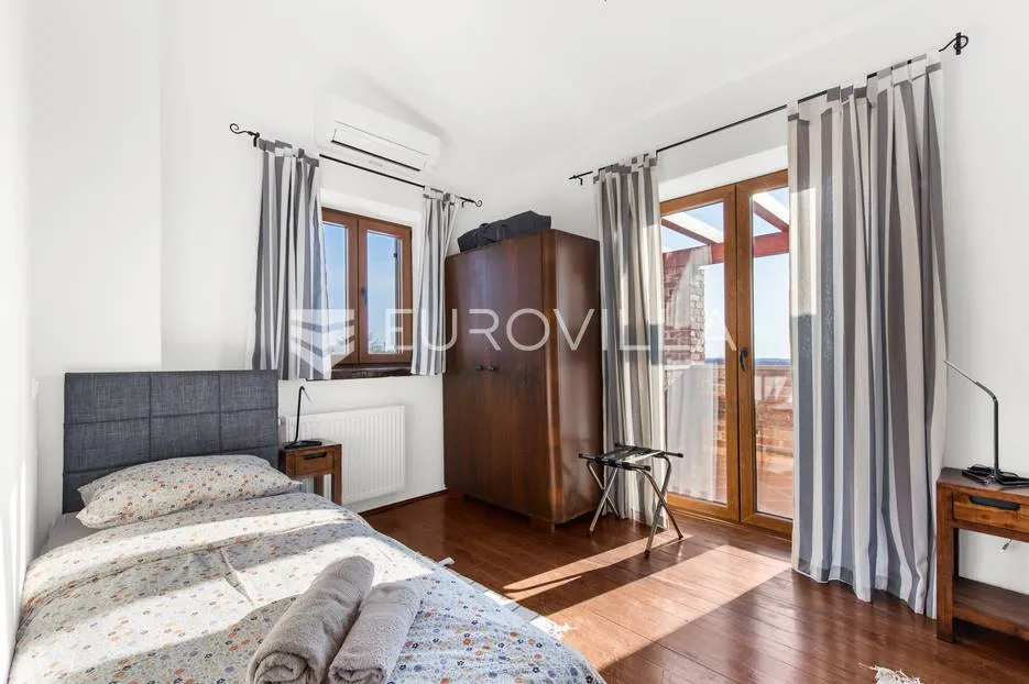 istra, svetvinčenat, prekrasna kamena katnica s bazenom 32 m² i jacuzzijem, 155 m² - slika 29