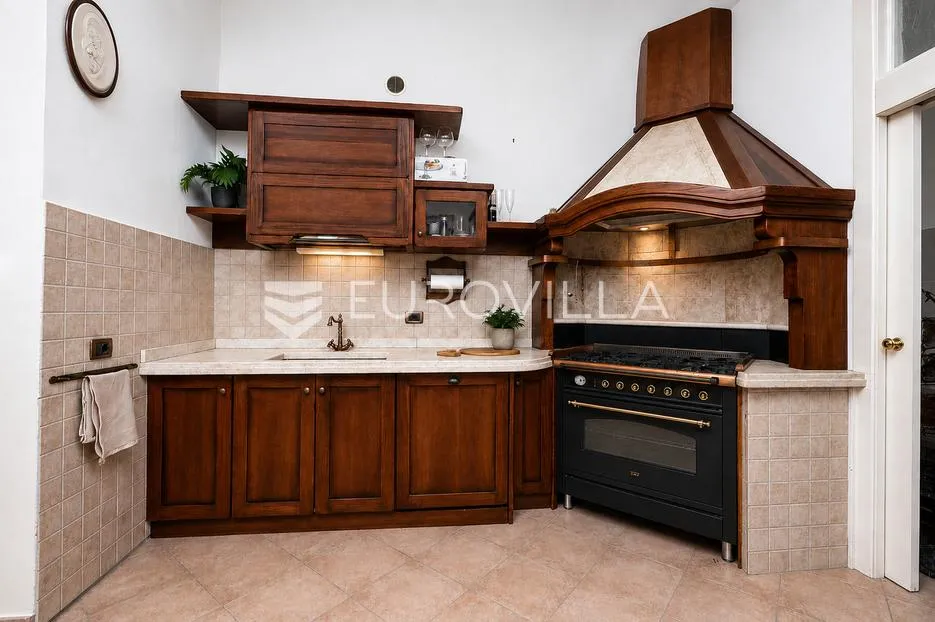 opatija, centar, luksuzan penthouse 220 m² s krovnom terasom i dva parkirna mjesta - slika 4