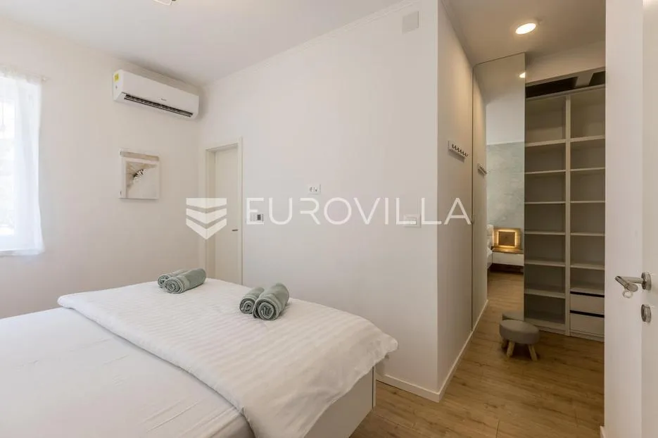 split, gripe, komforan renoviran trosoban stan s garažom - slika 13