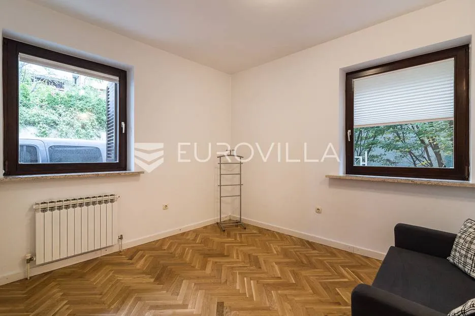zagreb, srebrnjak, prekrasan dvoetažni stan 127 m² s vrtom i terasom - slika 16