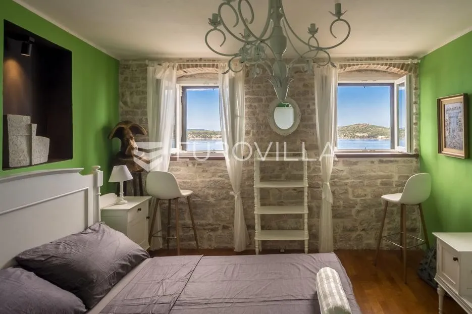 šibenik, stara gradska jezgra, povijesna palača iz 12. stoljeća - slika 31