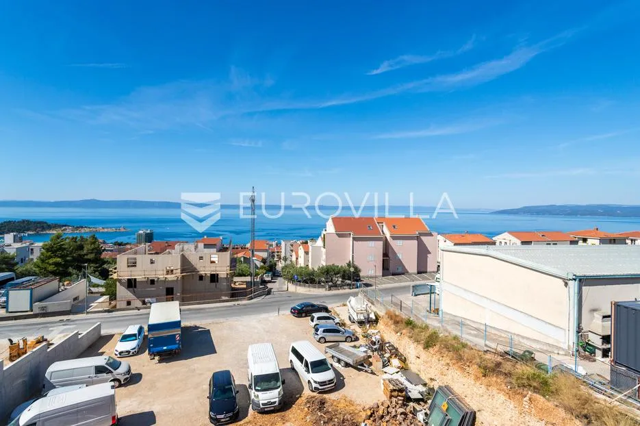 makarska, moderan trosoban stan s prostranom terasom - slika 13