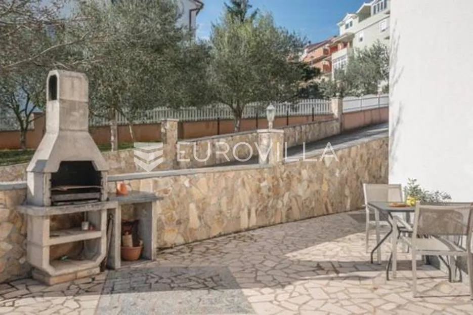 pula, apartmanska kuća s bazenom na uređenoj okućnici, 350 m od mora - slika 39