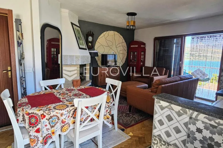 trogir, kuća s tri apartmana s pogledom na more na 50 m od mora - slika 4