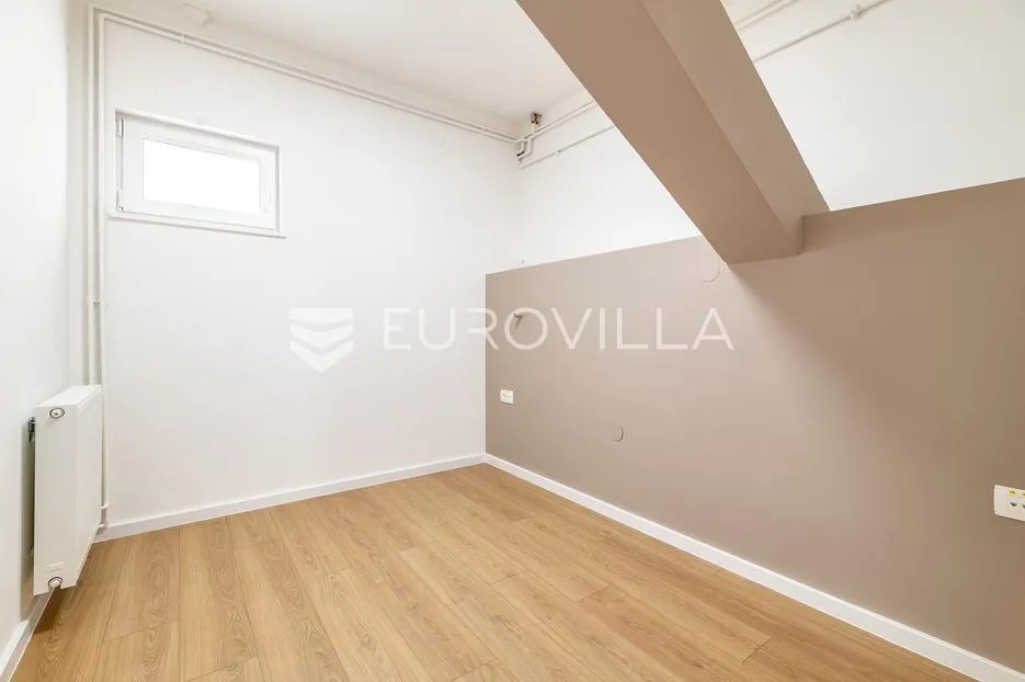 zagreb, sesvete, poslovni prostor, 4 prostorije, terasa, parking, 150 m² - slika 4