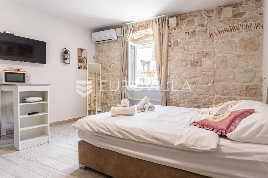 trogir, tri studio apartmana u centru grada - slika 8