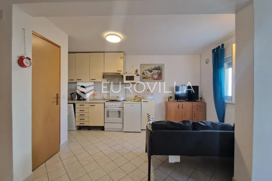 vir, samostojeća katnica s dva apartmana - slika 11