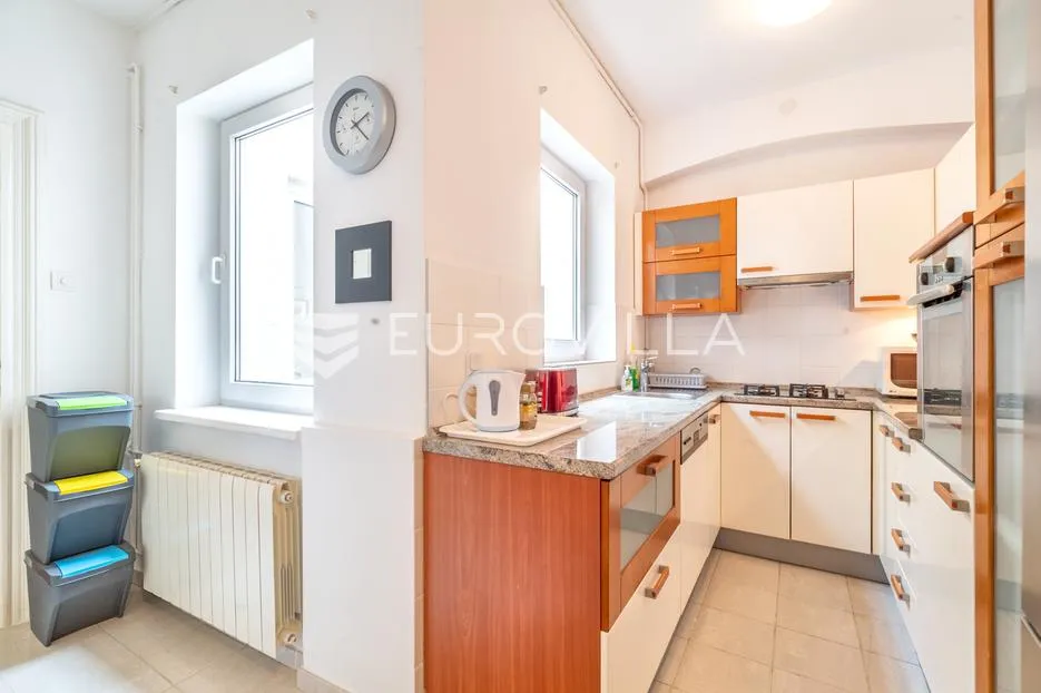 zagreb, strogi centar, prekrasan trosoban stan s balkonom 100m2 - slika 6