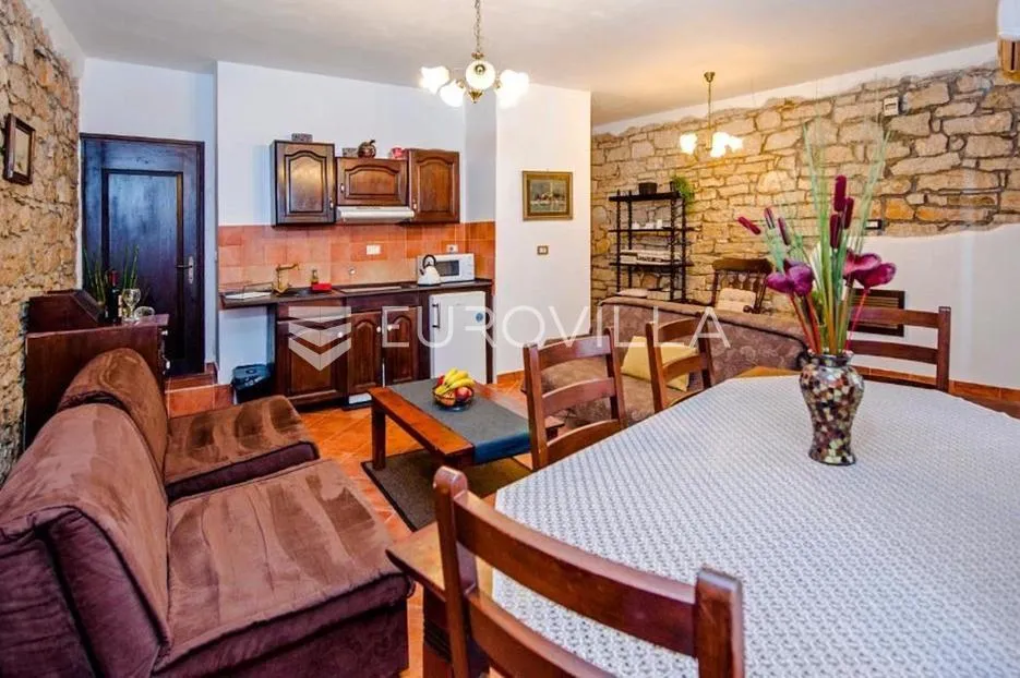 Istra, Rovinj, stan u prizemlju s neto korisnom površinom od 39,82 m² na 100 metara od mora