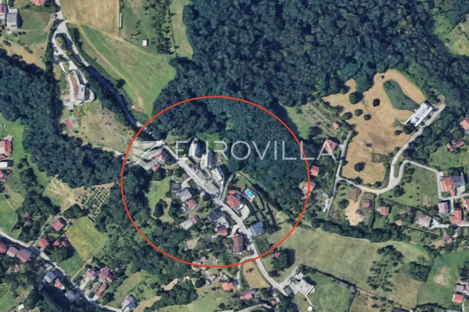 Gajnice, ulica Lisičina, građevinsko zemljište površine 4.563 m², od čega oko 1.183 m² unutar S zone - Zagreb
