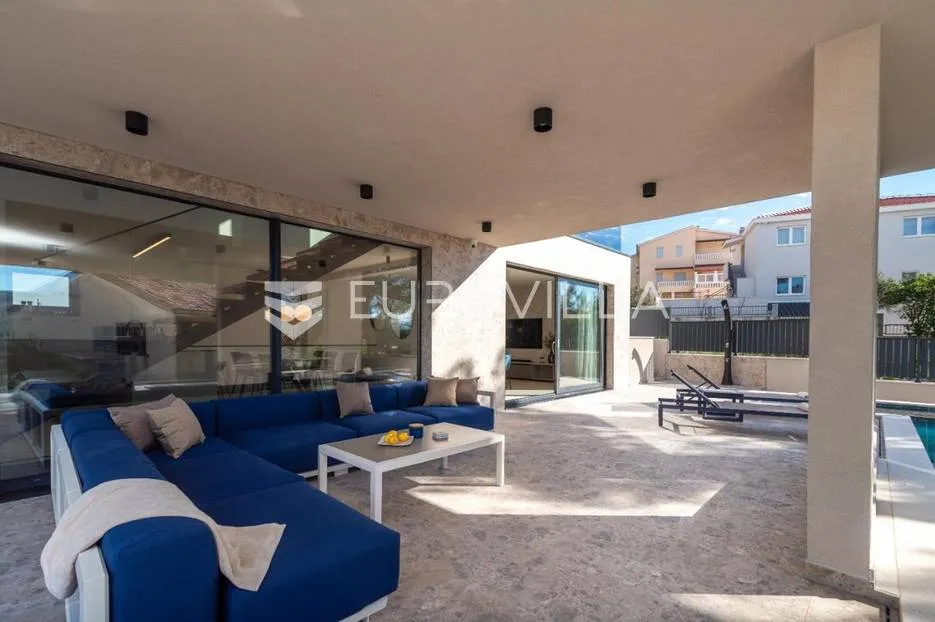 trogir okolica, moderna vila s bazenom blizu mora - slika 16