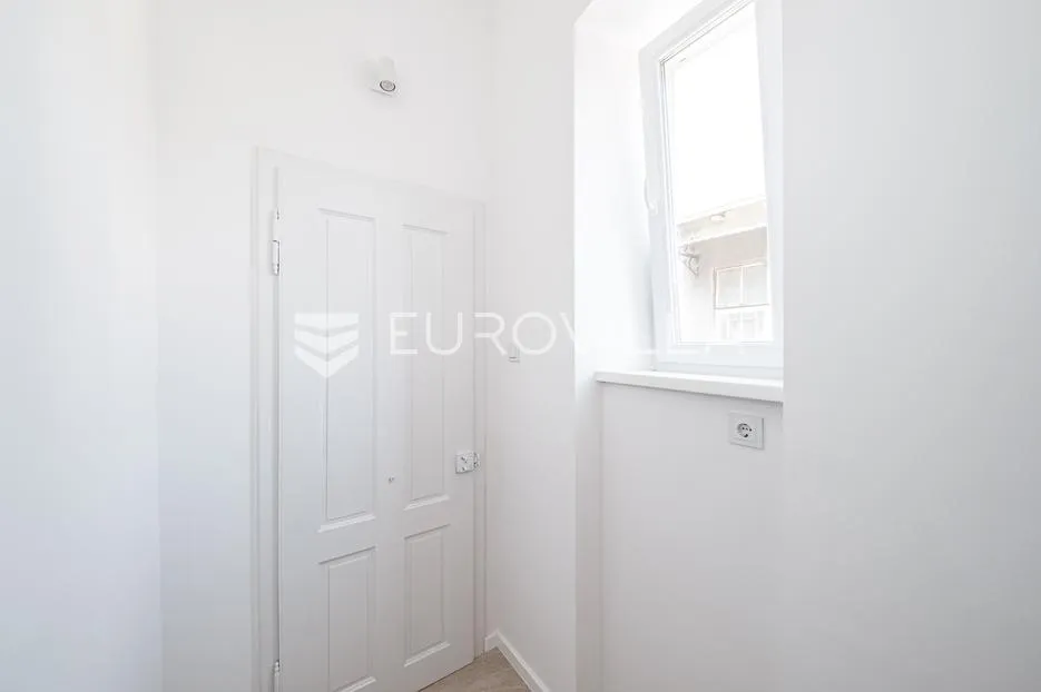 zagreb, svačićev trg, funkcionalan ured 100 m² - slika 12