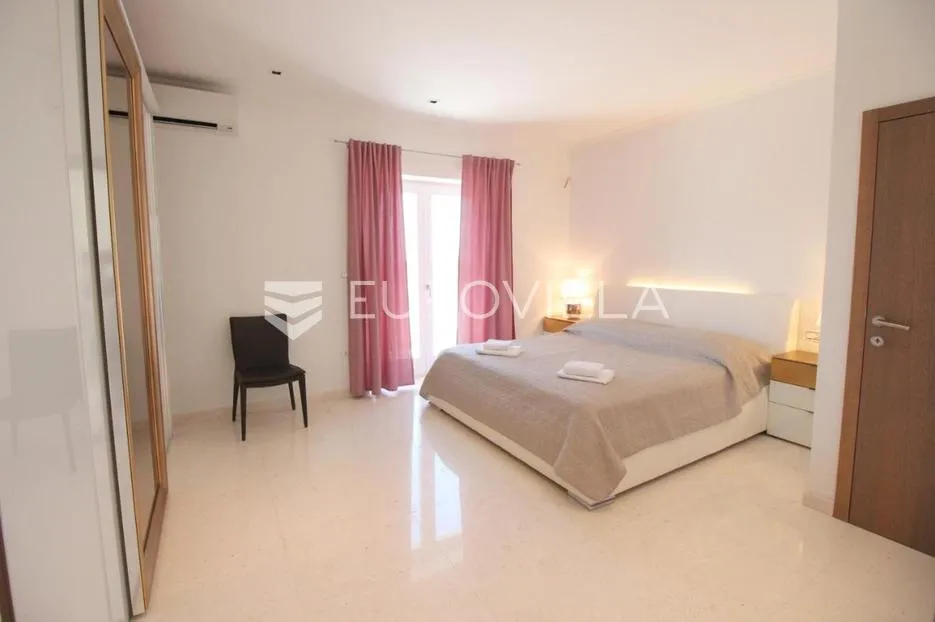 istra, kanfanar, prekrasna kuća 450 m² na velikom imanju od 1900 m² - slika 23