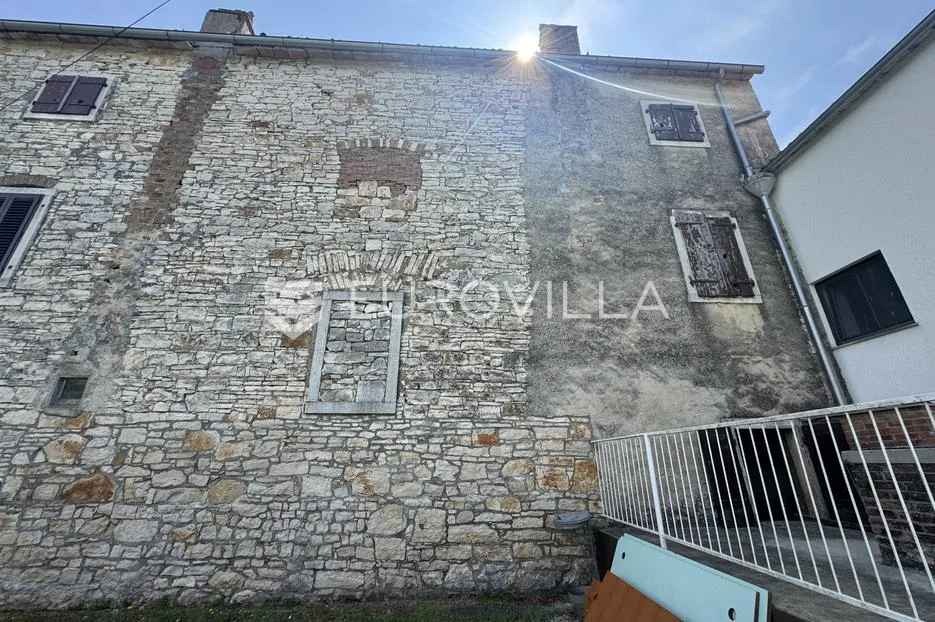 istra, tar, kamena kuća u nizu za renovaciju s okućnicom, 500 metara od mora - slika 17