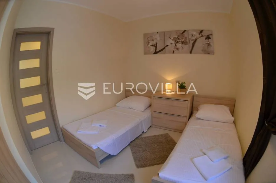 medulin, samostojeća kuća s tri apartmana nkp 240 m2 i pogledom more - slika 18