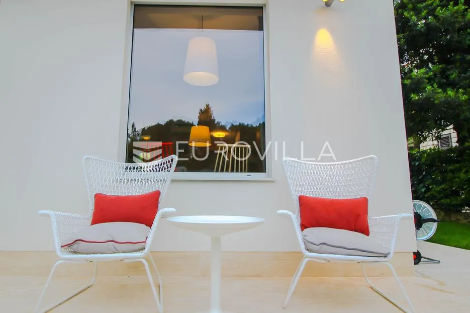 istra, rovinj, dugoročni najam vile 250m2 s bazenom s 5 spavaćih soba na 200 metara od mora - slika 23