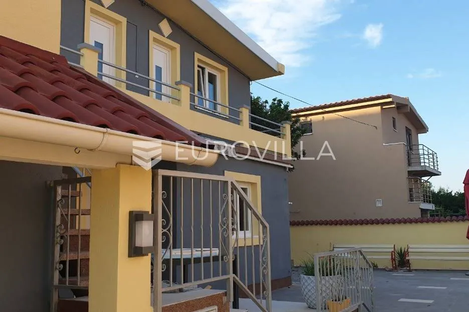 nin, ždrijac, prekrasna apartmanska vila, prvi red do mora - slika 5