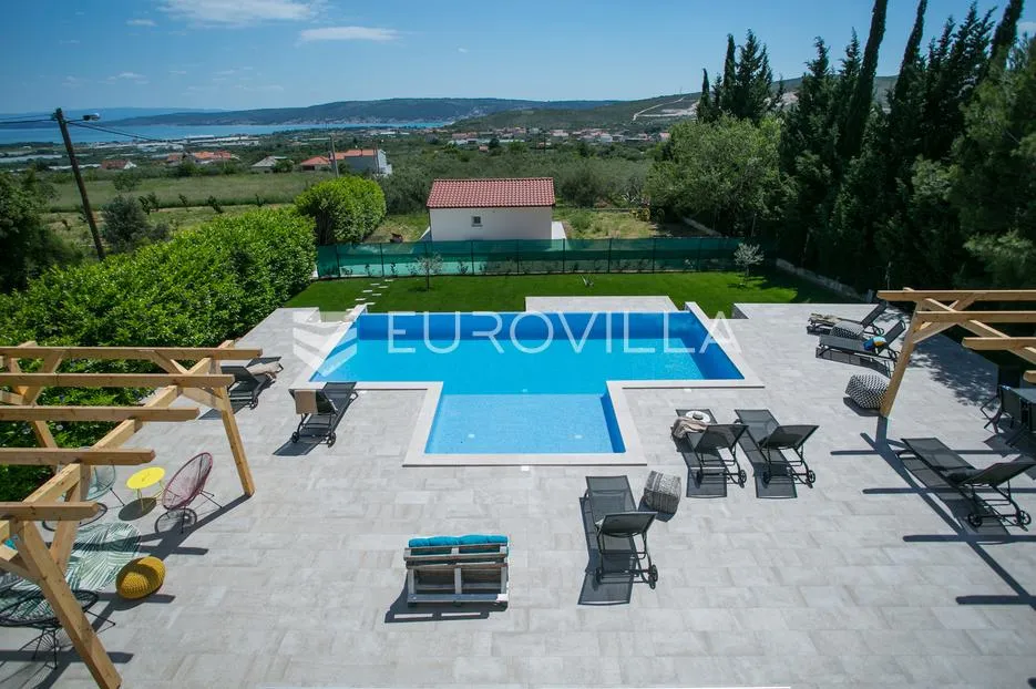 trogir - plano, kuća s bazenom na mirnoj lokaciji - slika 3