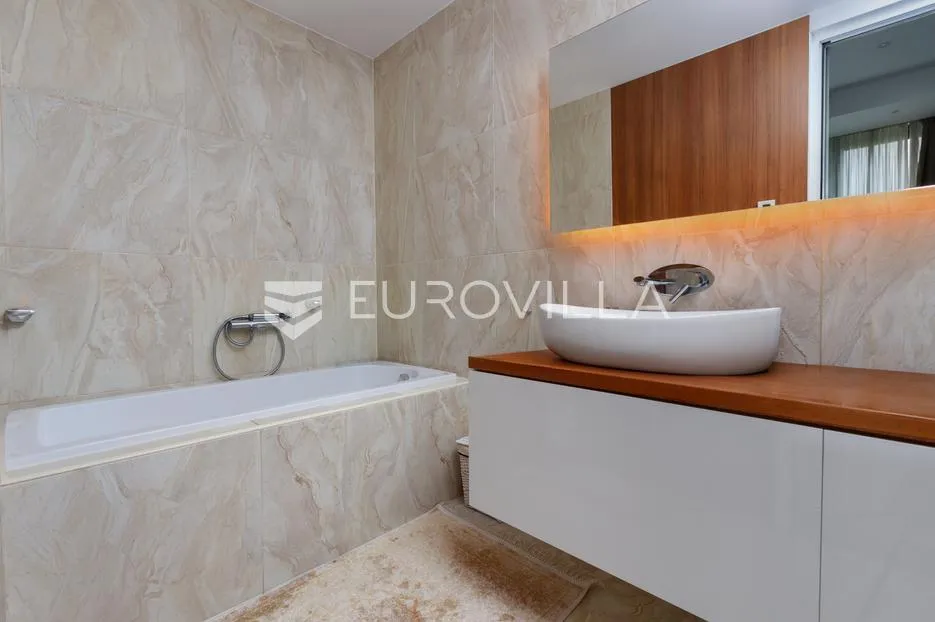 matulji, penthouse peterosobni dvoetažni stan160 m², terasa 130 m² i privatna okućnica 250 m² - slika 16