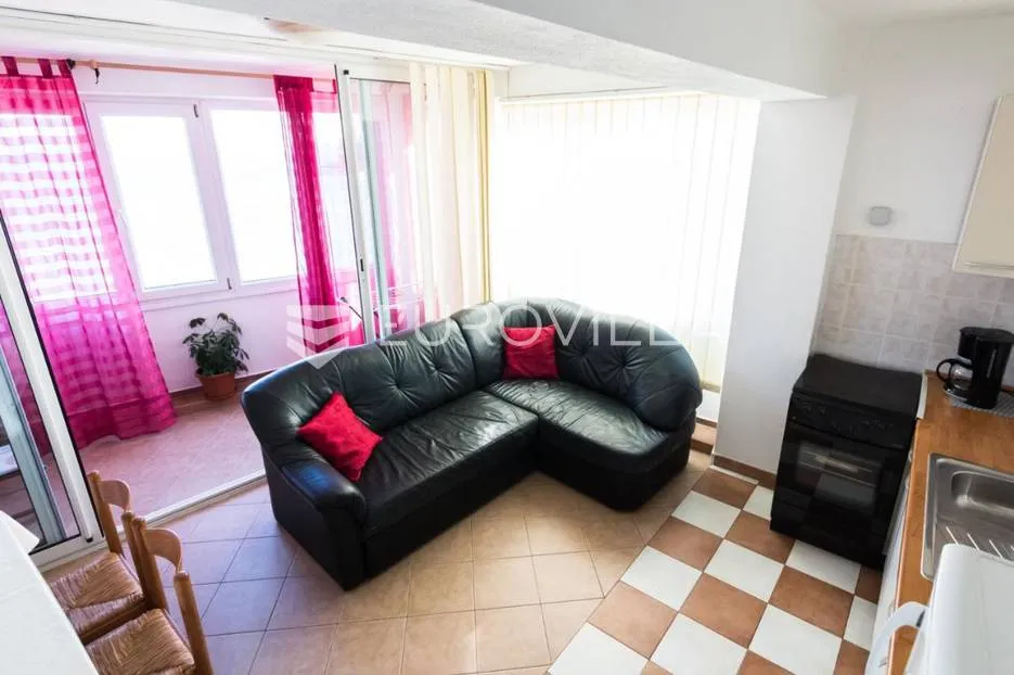 otok ugljan, kuća s pet apartmana prvi red do mora - slika 6