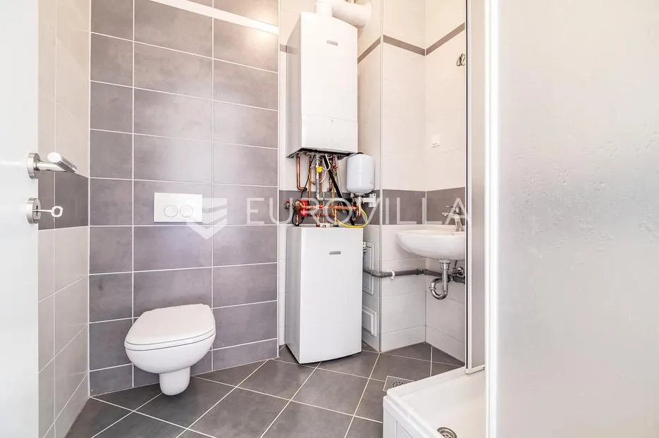 zagreb, gračani, atraktivan i prostran peterosoban stan s vrtom i dvije garaže, 257 m² - slika 7