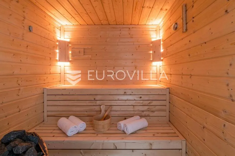 pula, apartmanska kuća s bazenom na uređenoj okućnici, 350 m od mora - slika 9