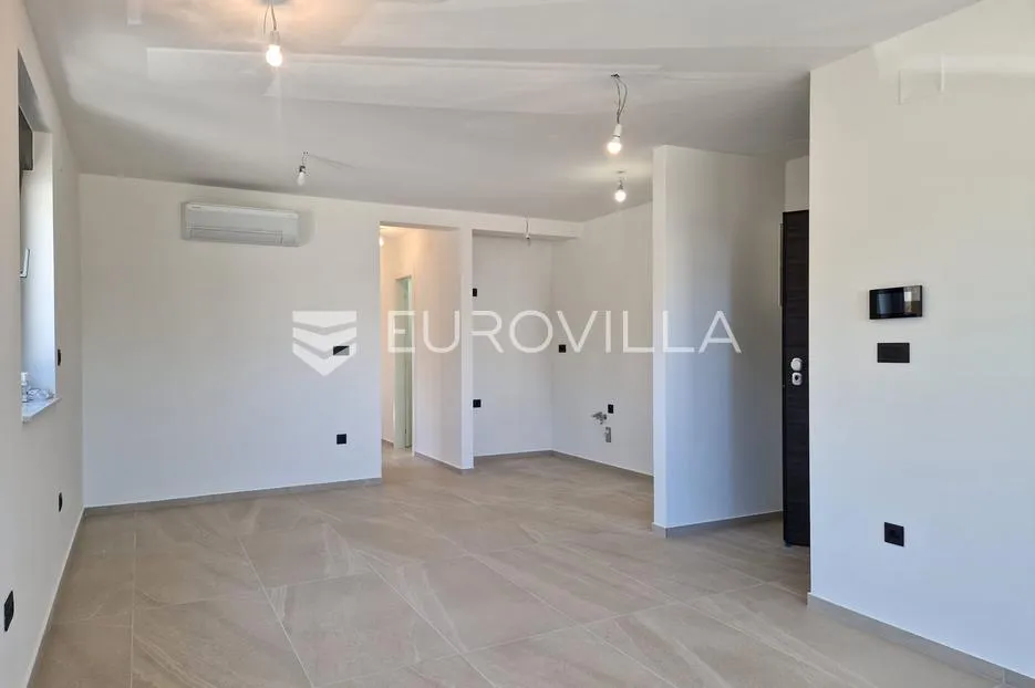 vir, novogradnja, trosobni apartman s vrtom - slika 13