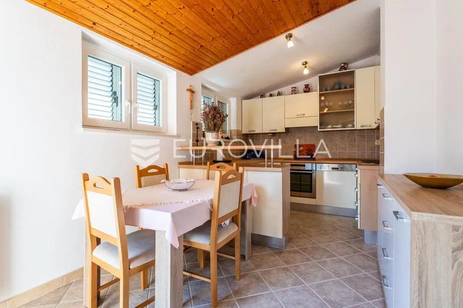 split, kamen, samostojeća kuća ukupne bruto površine 492 m² - slika 10
