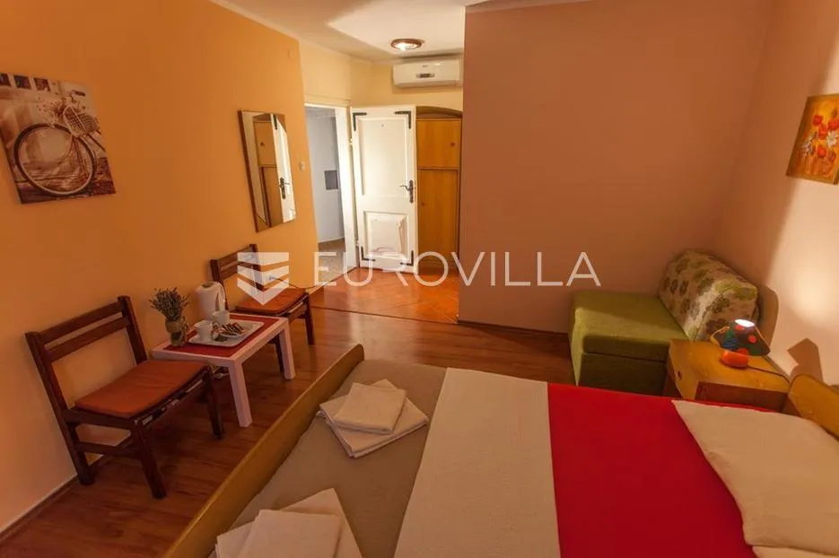 cres, kuća s restoranom, apartmanima i privatnim parkingom, 200 m od mora, jedinstvena prilika - slika 8
