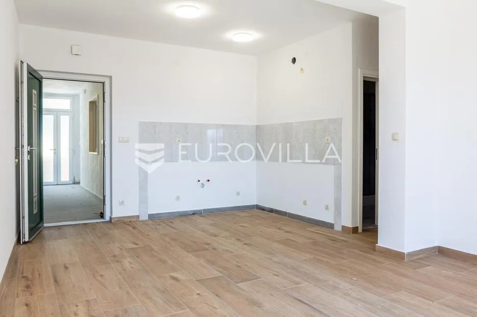 brač, bol, trosoban stan u manjoj zgradi s pogledom na more - slika 11