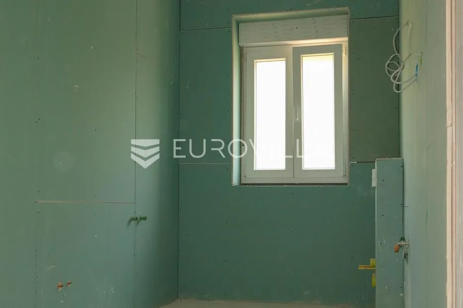 zadar, centar, kolovare prekrasan stan prvi red do mora s garažom i parking mjestom 135 m² - slika 17