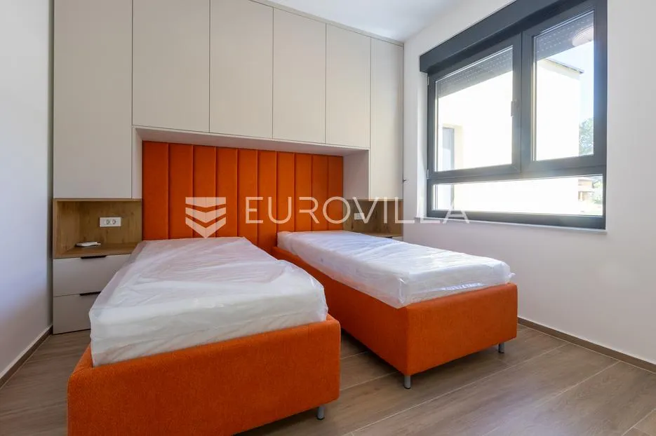 istra, poreč, suvremena kuća s privatnim vrtom, jacuzzijem i saunom - slika 13