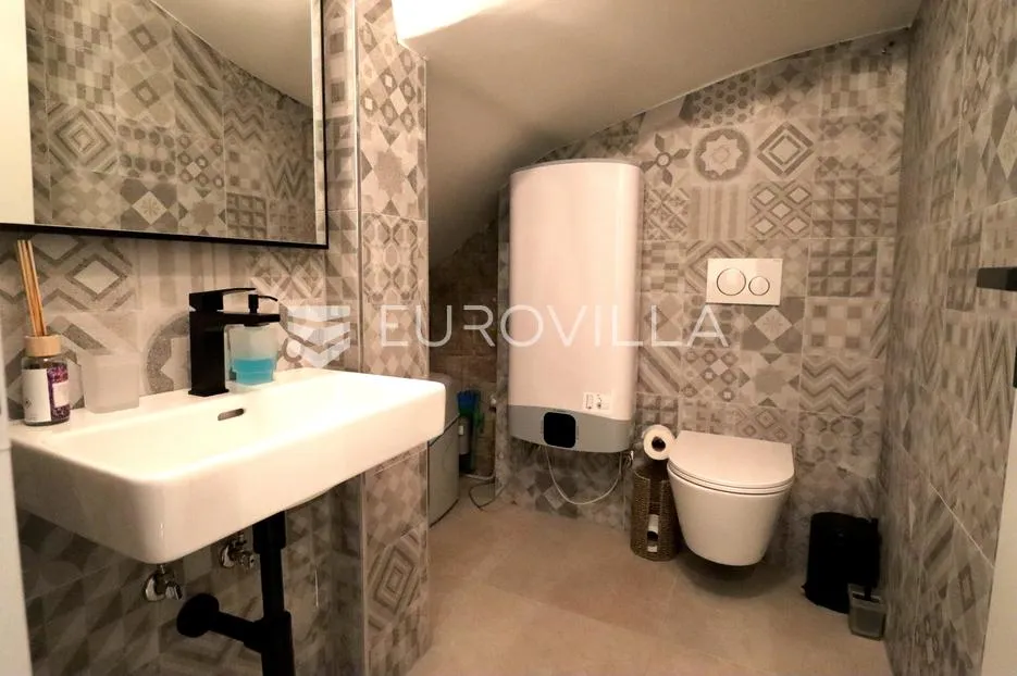 istra, poreč, potpuno renovirana kuća u staroj jezgri, 3 studio apartmana, pogled na more - slika 3