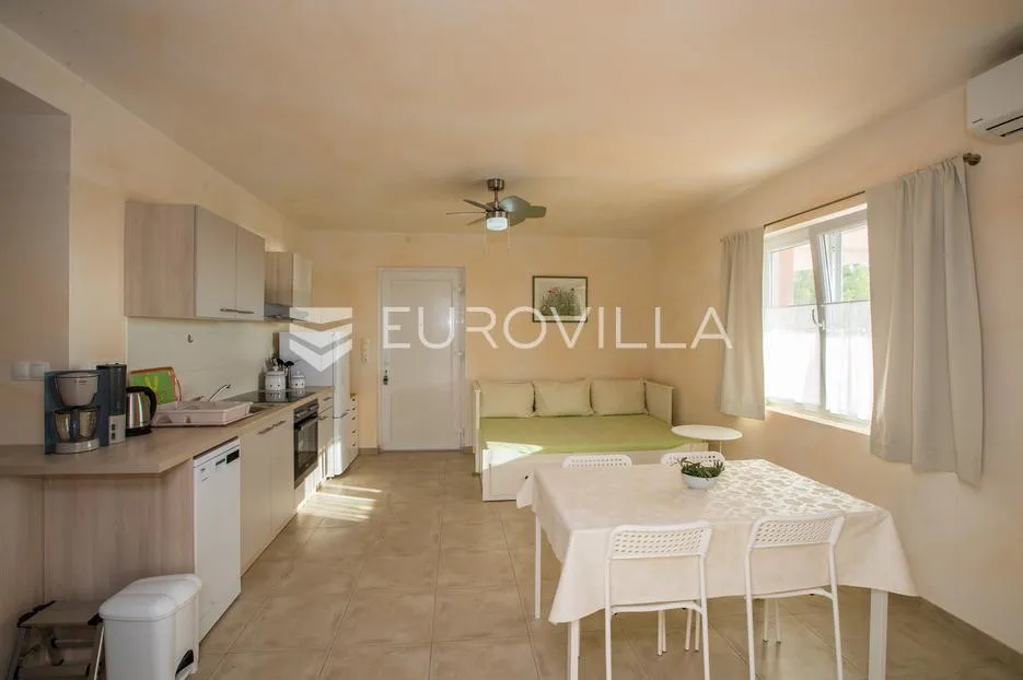 rab, barbat, dvosoban stan s pogledom na more, 200 m od mora 105 m² - slika 3