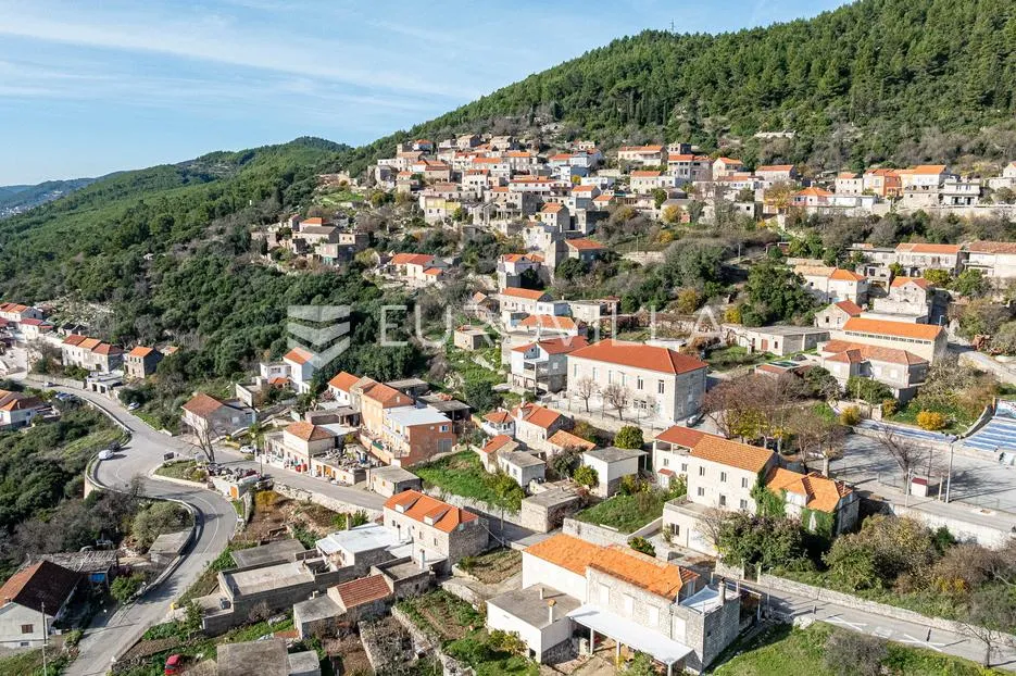 otok korčula, čara, kamena kuća u centru mjesta - slika 6