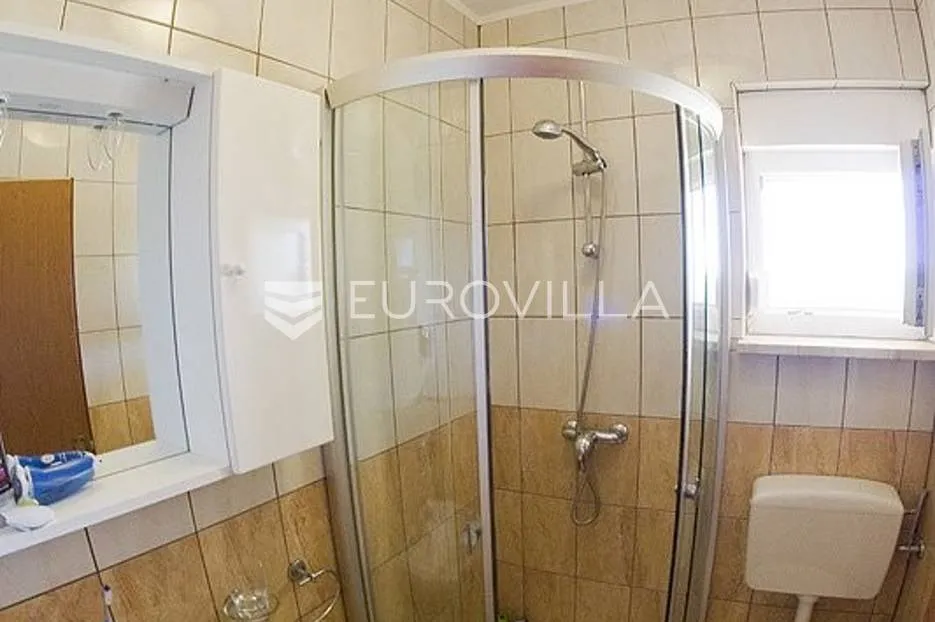 medulin, velika stambena zgrada 300 m od mora - slika 30