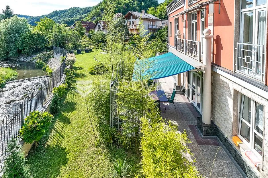 samobor, centar prekrasna obiteljska kuća 760 m² na parceli 1000 m² - slika 2