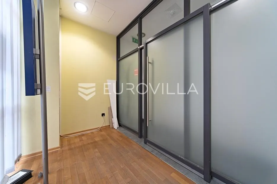 osijek, jug ii, prodaje se prizemni poslovni prostor površine 117 m² - slika 15