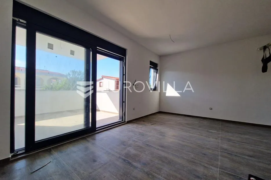 vir, trosoban apartman u blizini plaže, 1. kat - slika 7