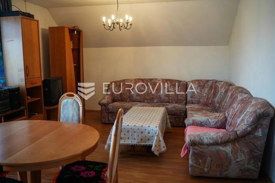 tovarnik, izuzetna prilika, prostrana kuća s tri stana i okućnicom od 1.949 m² - slika 6