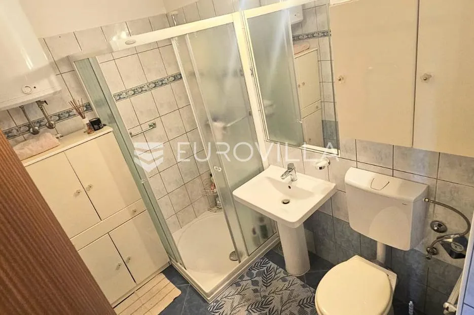 split, žnjan komforan trosoban stan od 99,8 m² južne orijentacije s pogledom na more - slika 16