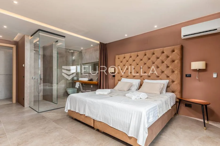 istra, okolica pule, novogradnja vrhunska villa s bazenom 460 m do mora - slika 21