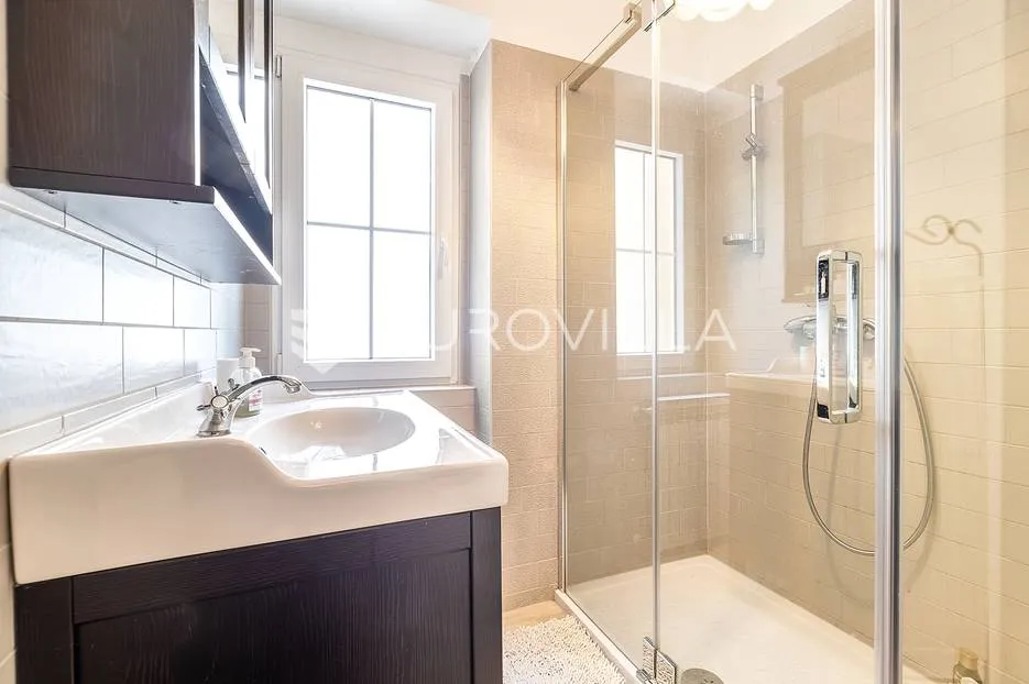 zagreb, srebrnjak, moderan četverosoban stan 95 m² s balkonom - slika 7
