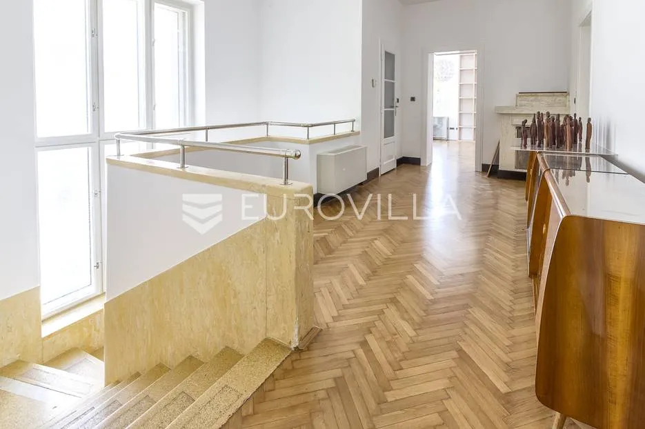 šalata prekrasna renovirana obiteljska vila 400 m² - slika 23