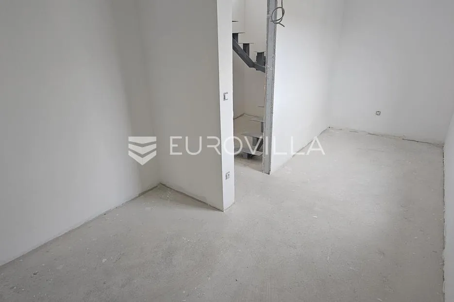 kaštela penthous s pogledom na more, trosoban stan 148,6 m², garaža za dva automobila - slika 7